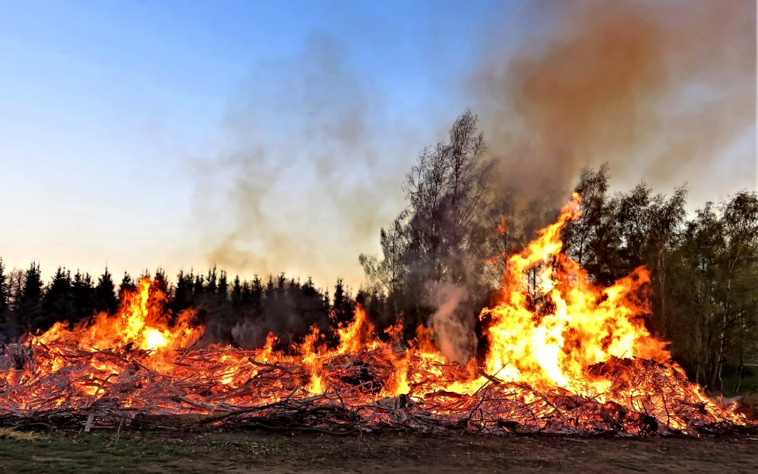 Brauchtumsfeuer zu Ostern